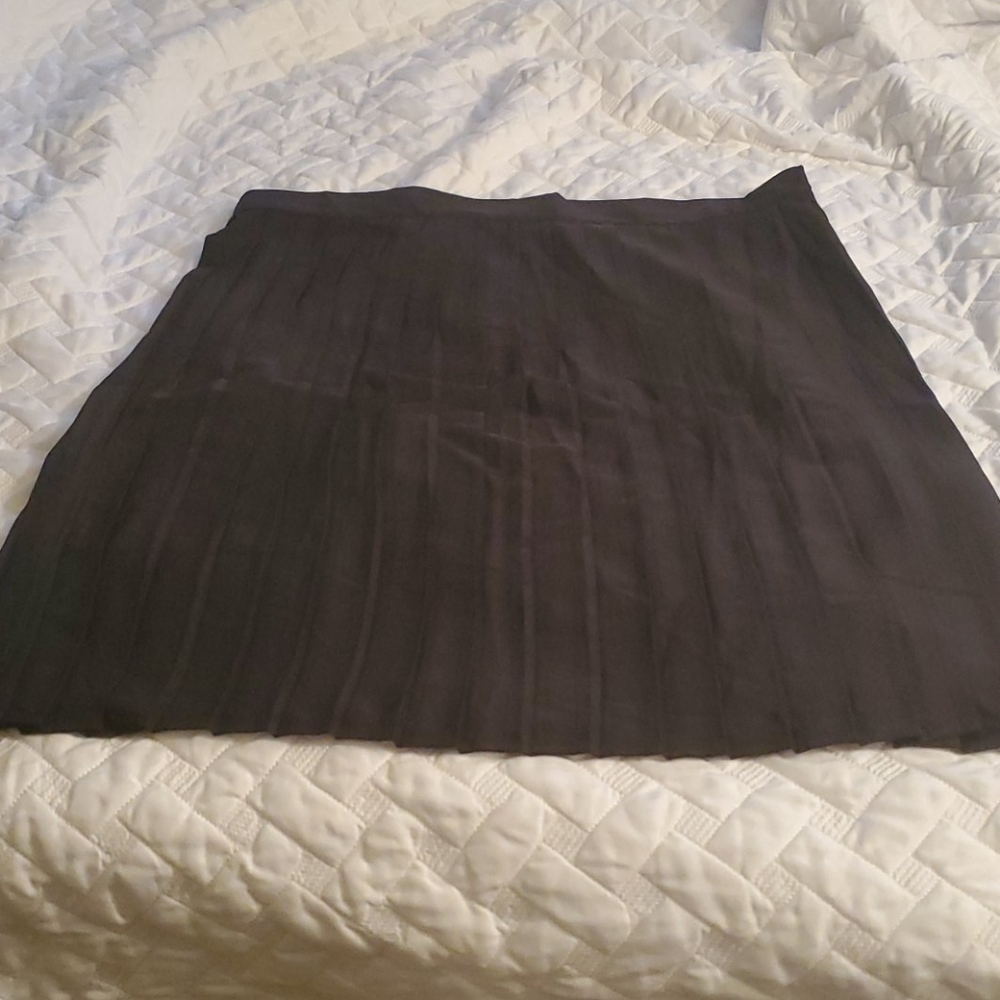 Pleated skirt